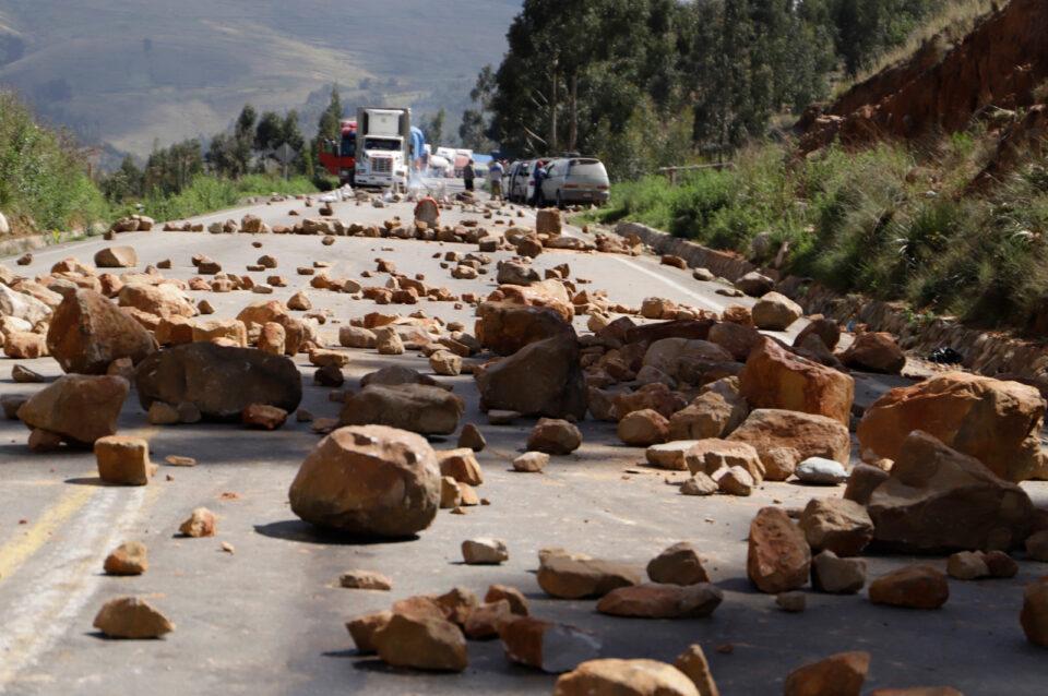 EL GOBIERNO DESCARTA ESTADO DE SITIO Y ORDENA DESBLOQUEAR CARRETERAS