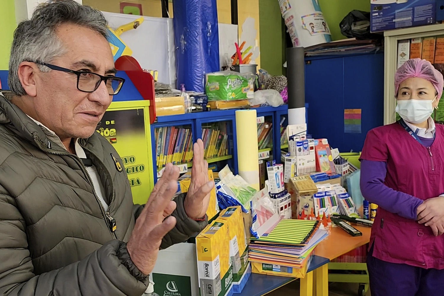 ESCUELITA DEL HOSPITAL DEL NIÑO DE LA PAZ RECIBE ÚTILES ESCOLARES