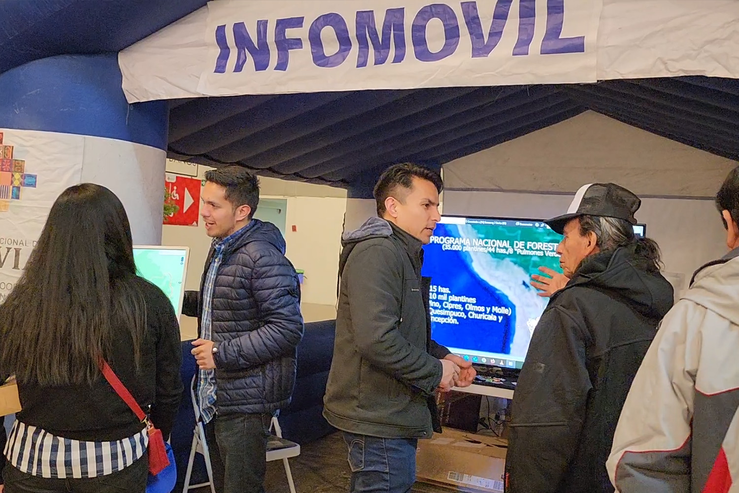 EL VCGG INFORMA EN LA FERIA “LA PAZ EXPONE DEL BICENTENARIO”